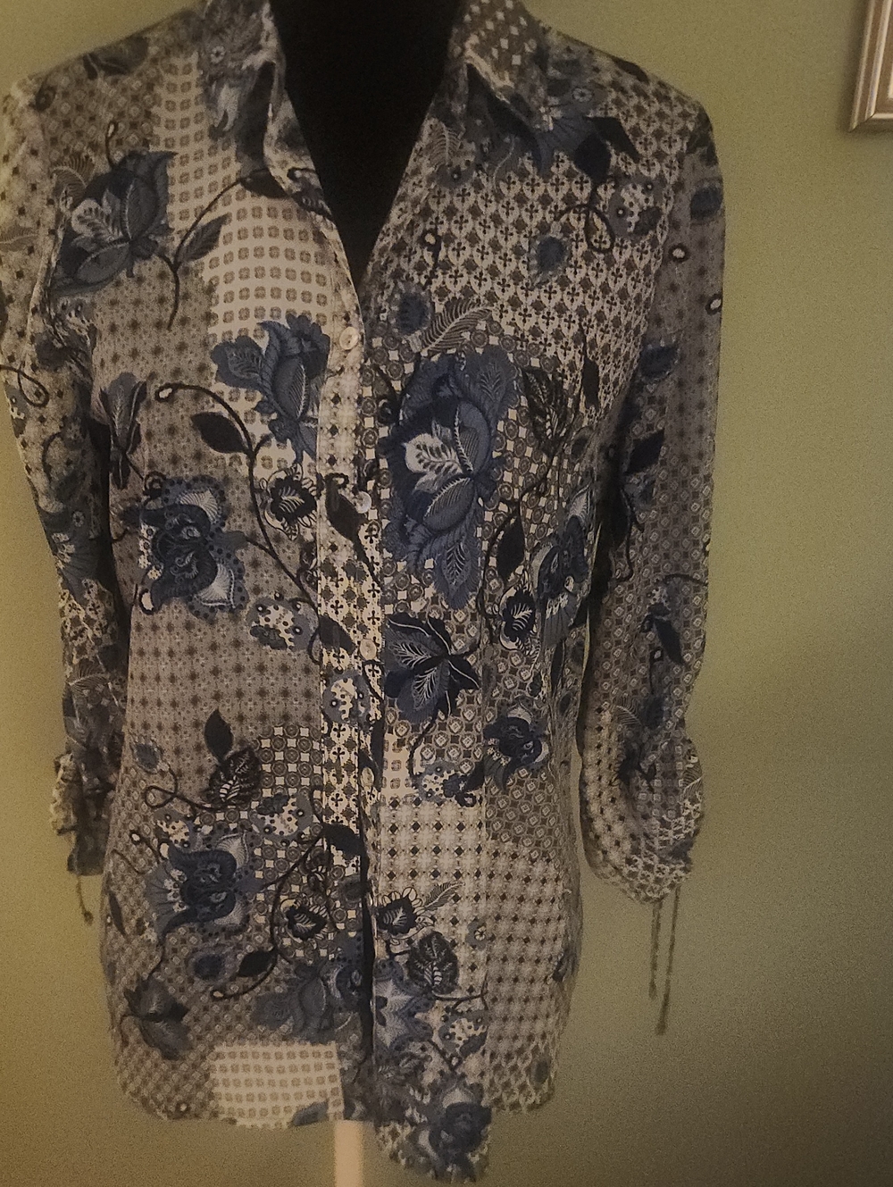 Roz & Ali Blue and White Floral Button-Up Shirt